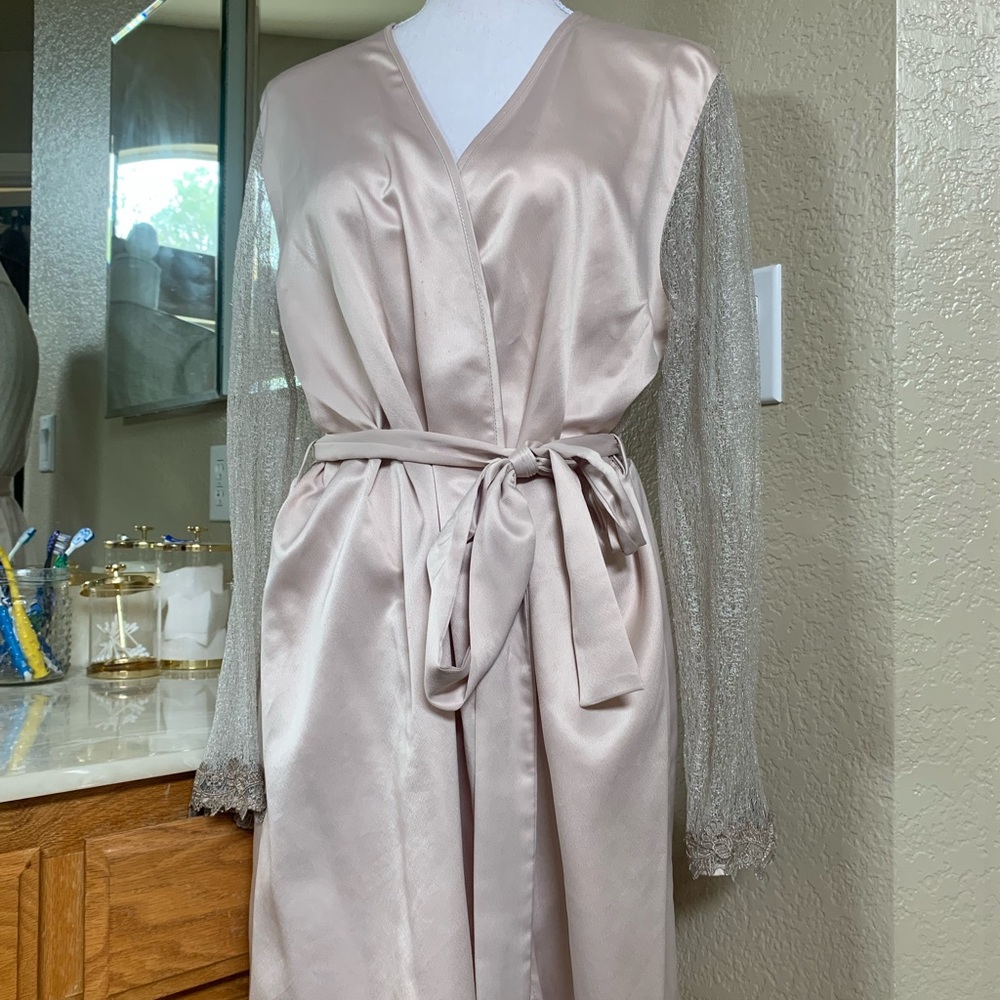 FLORA NIKROOZ Lace Robe